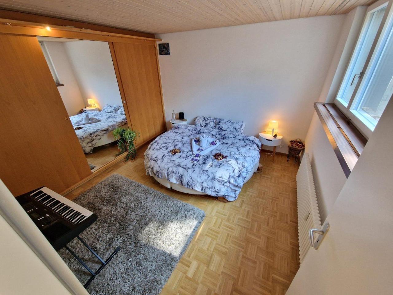 Apartment The Artistic Corner By The Rhine Wakable To Major Events Like Art Esc And