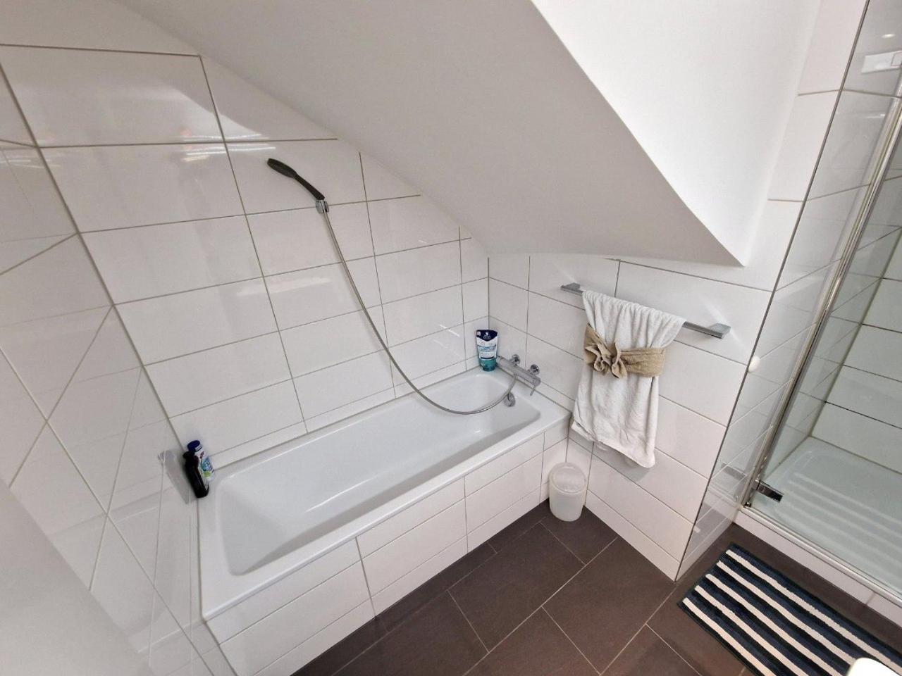 Apartment The Artistic Corner By The Rhine Wakable To Major Events Like Art Esc And *
