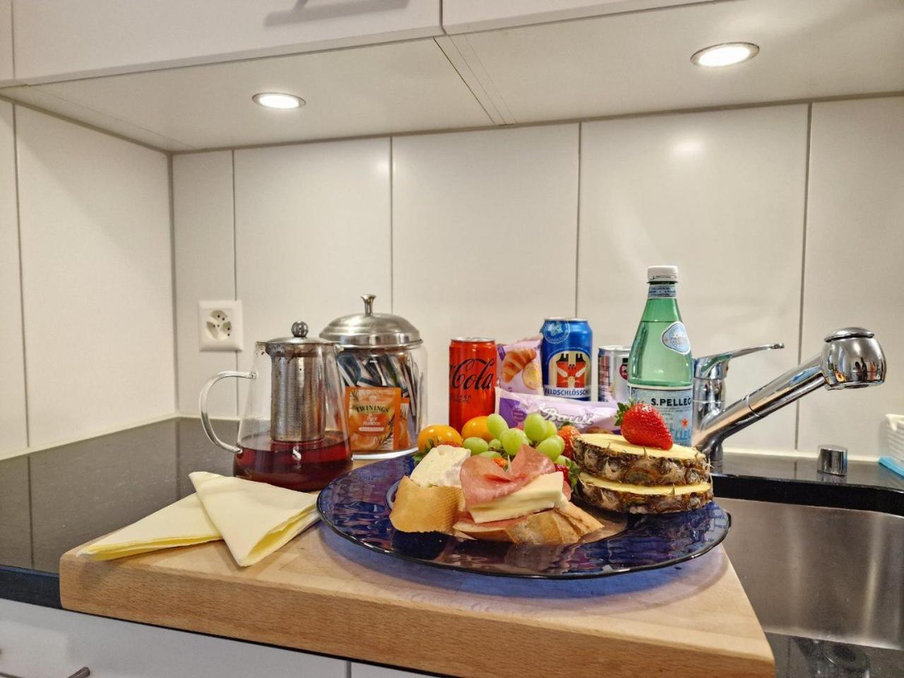 Apartment The Artistic Corner By The Rhine Wakable To Major Events Like Art Esc And